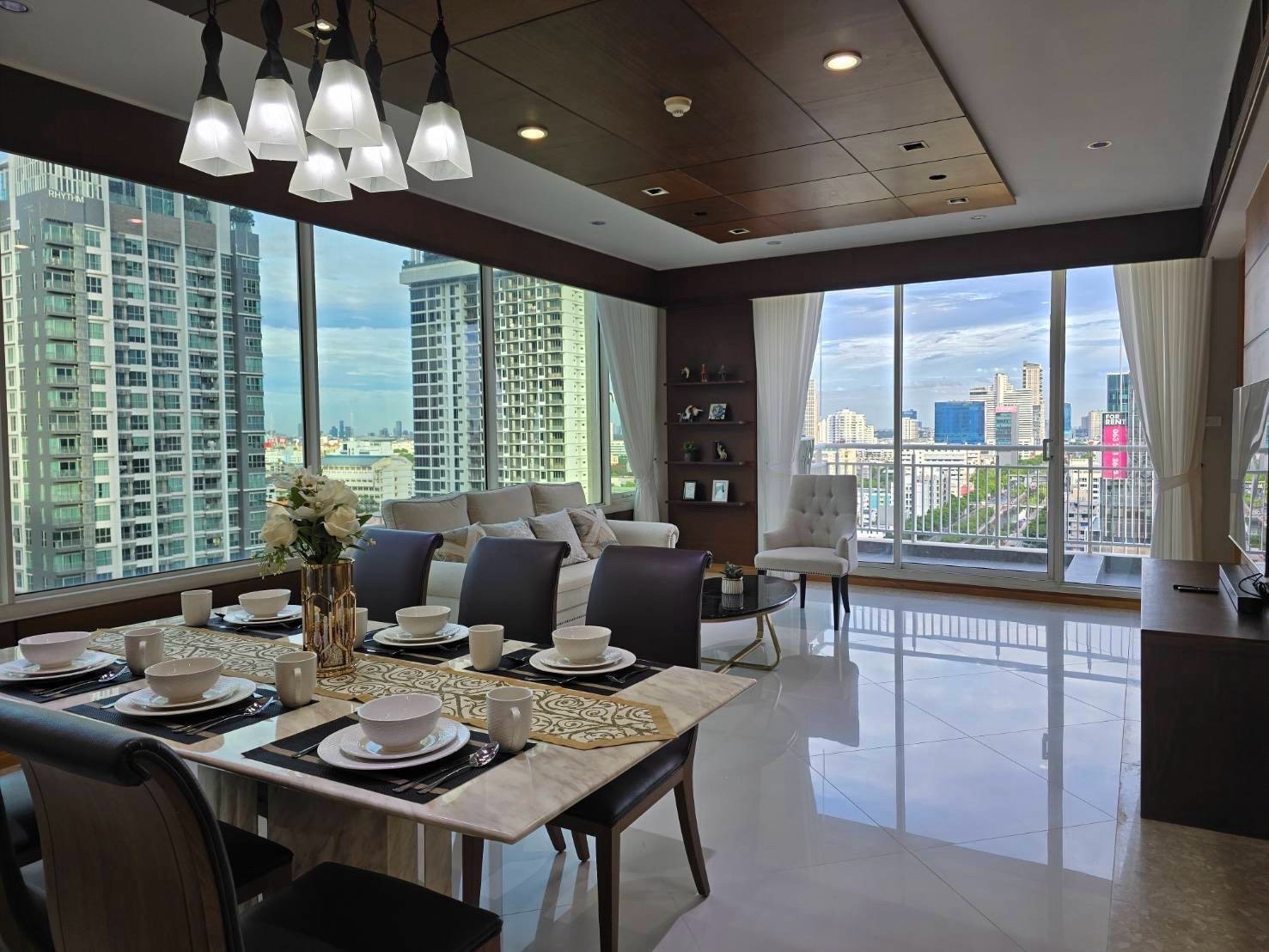 Sell ​​The Empire place 3 bedroom 3 bathrooms 157 sqm for Sell only 26,800,000 please contact 0816878954