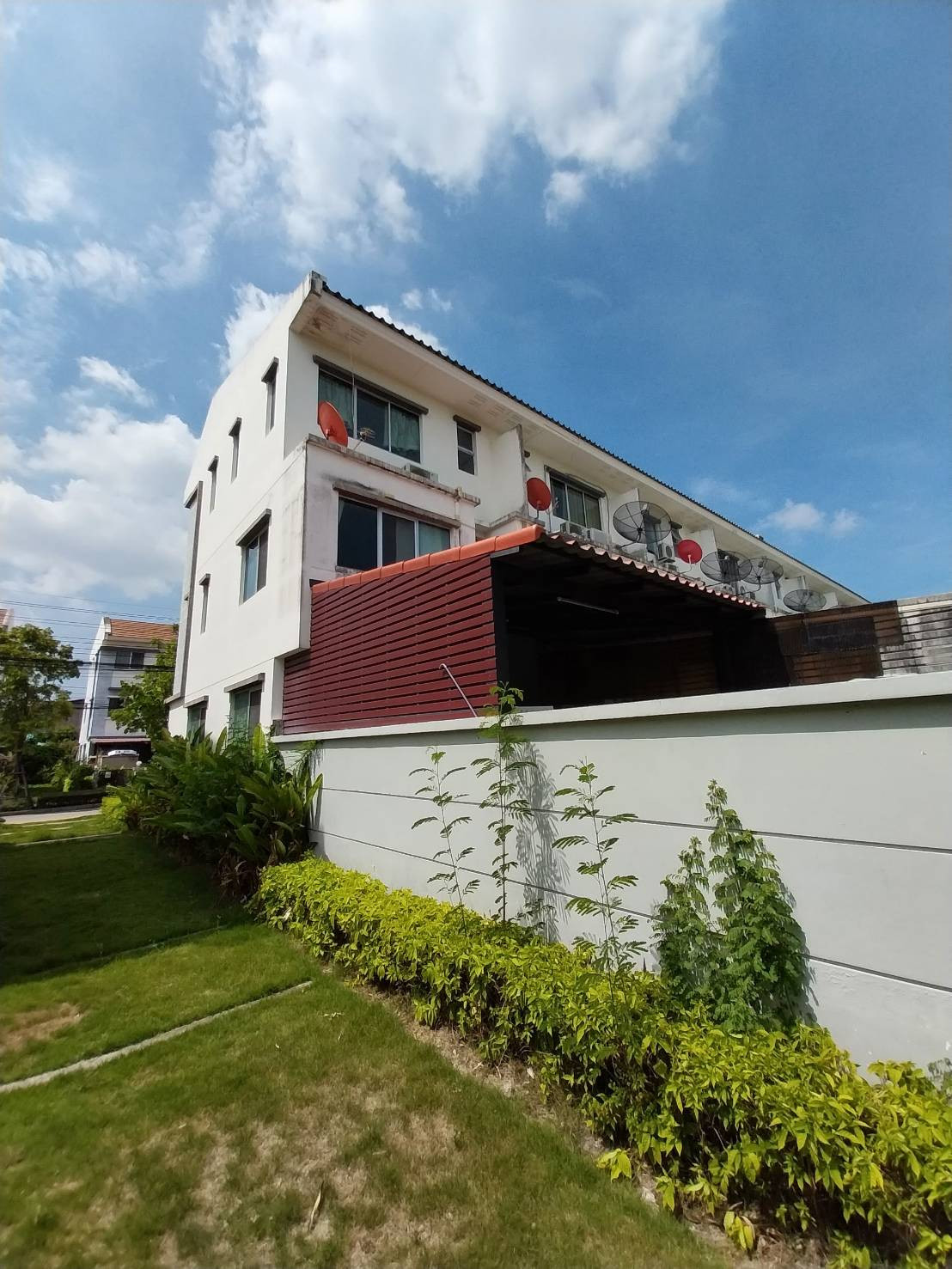 ทาวน์โฮม ห้องมุม 3 ชั้น ติดถนนเทพารักษ์  2.65 ล้าน – รูปที่ 2
