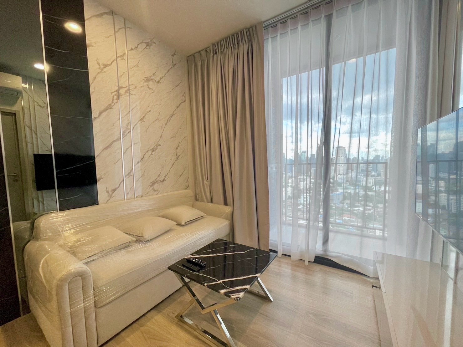 ขายขาดทุน Oka Haus 2 ห้องนอน 5.29 ล้าน คอนโดใกล้ทองหล่อ เอกมัย