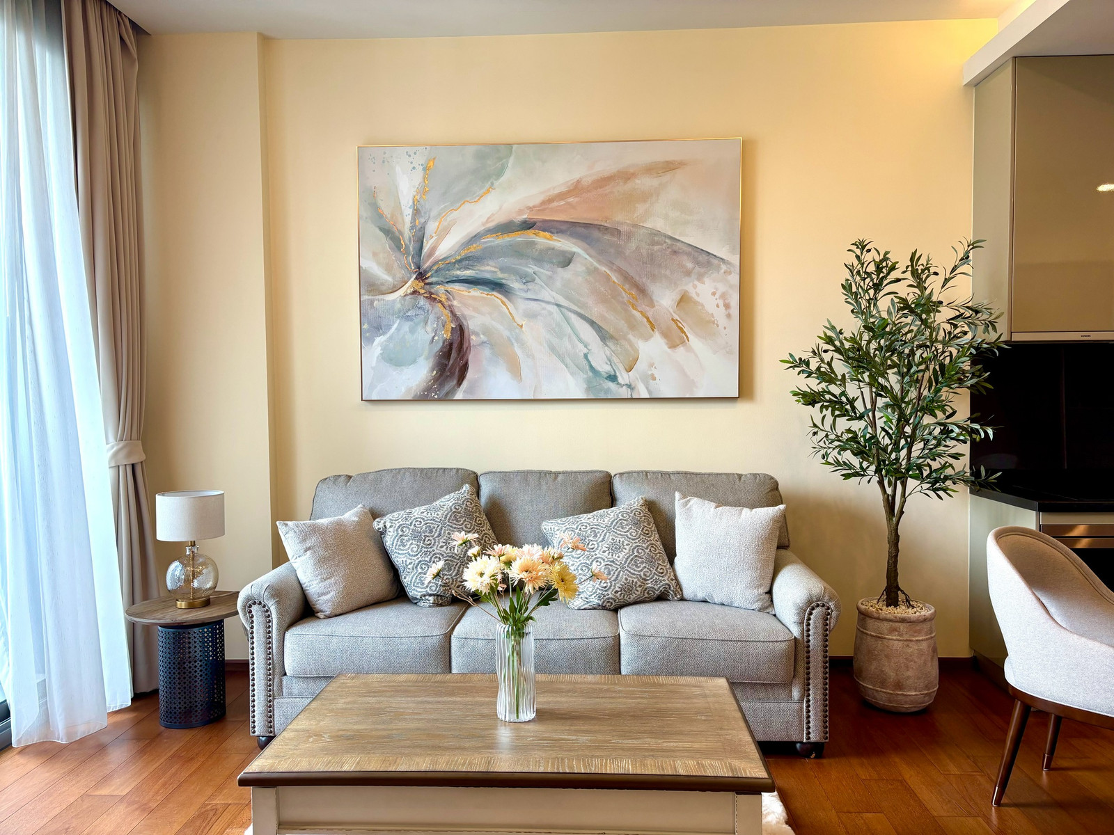 Beautiful room, high floor, 1 bedroom, good to live in yourself, can rent out.