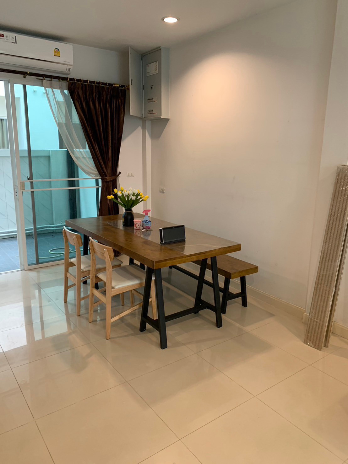 ให้เช่า ทาวน์โฮม 3 ชั้น บ้านกลางเมือง เออร์บาเนี่ยน เกษตร-นวมินทร์ 2 ซอยลาดปลาเค้า 79  แบบห้อง 3 ห้องนอน  3 ห้องน้ำ  จอดรถได้ 2 คัน  ตกแต่งครบ  พร้อมอยู่ ใกล้  “The Jas รามอินทรา 3”  ค่าเช่าเพียง  28,000 บาท/ เดือน – รูปที่ 2
