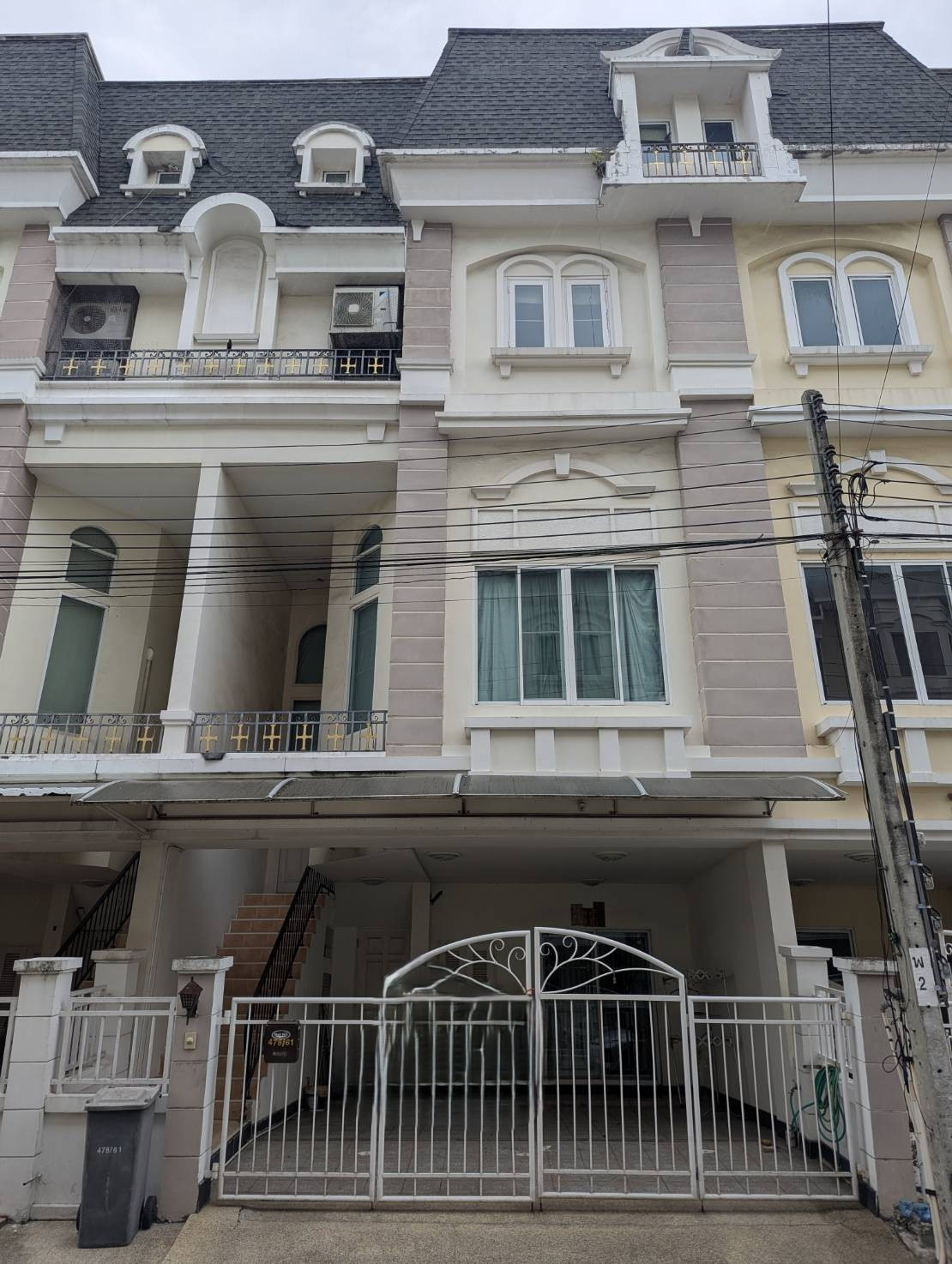 Townhome in good condition, Lat Krabang 24/1, Euro-Nova Village, high hall, wide attic room. Near Suvarnabhumi Airport Townhome in good condition, Lat Krabang 24/1, Euro-Nova Village, high hall, wide attic room. Near Suvarnabhumi Airport