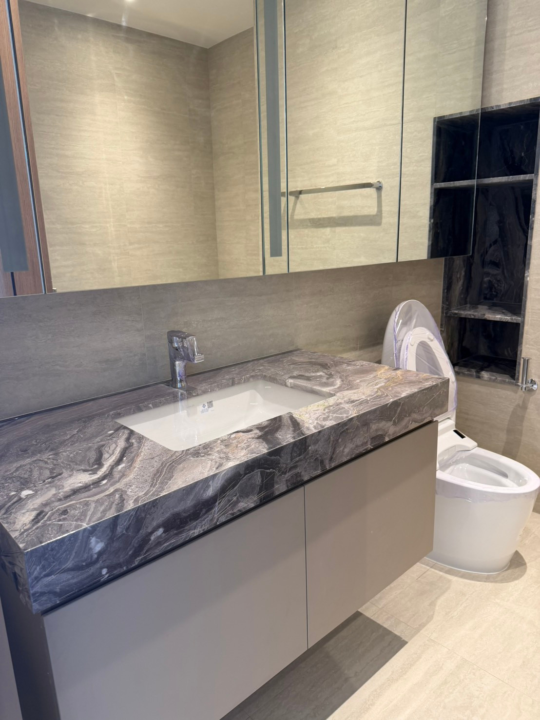Rare Corner Unit with 2 Bedrooms | Unobstructed Views | 2 Parking Spaces | Pet Friendly – รูปที่ 4