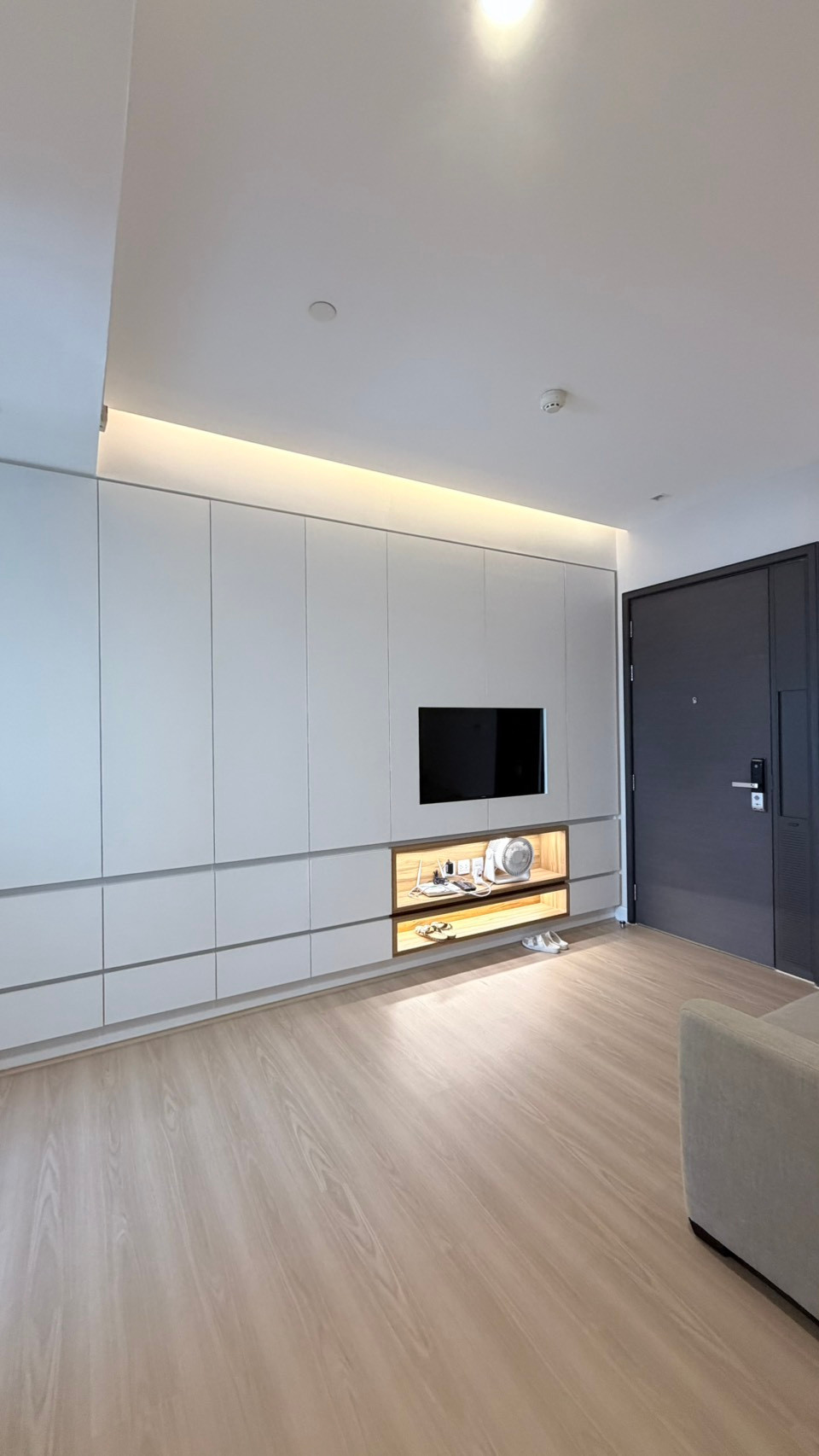 The Room Rama 4 (เดอะ รูม พระราม 4) The Room Rama 4 (เดอะ รูม พระราม 4)