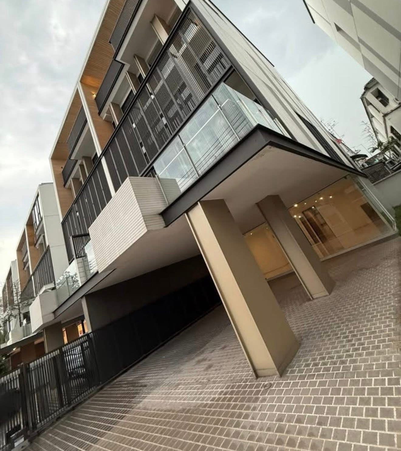 📌 ปล่อยเช่า / ขาย  : อาคารสำนักงานในพระราม 9 , ขนาด 560 sqm , 40 sqw , แอร์ 9 ตัว , ที่จอดรถ 6 คัน , ตึก 5 ชั้น   ** เหมาะทำ สำนักงาน / คลีนิค etc **   📌 Rental / Selling : Home Office In Rama 9 , 560 sqm , 40 sqw , Air 9 , 6 Parking Lot , 5 Storeys    – รูปที่ 2