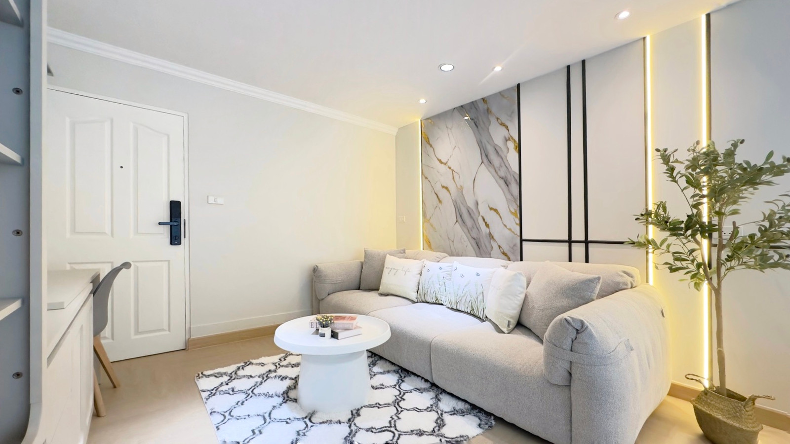 << 2 bedroom condo >> 🏙️ Double U Lat Phrao-Wang Hin 🚗 Convenient entry-exit. No need to enter the alley. Theres a lot of food around the project. Living life is very easy. << 2 bedroom condo >> 🏙️ Double U Lat Phrao-Wang Hin 🚗 Convenient entry-exit. No need to enter the alley. Theres a lot of food around the project. Living life is very easy.