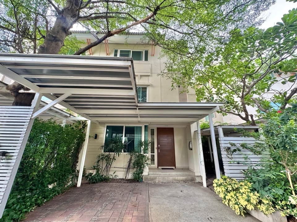 For Rent - Pet Friendly Townhome in Soi Ekkamai 22 Sukhumvit 63 Near Bangkok Prep and St Andrews Internation School | Special Shared Pool Villa 