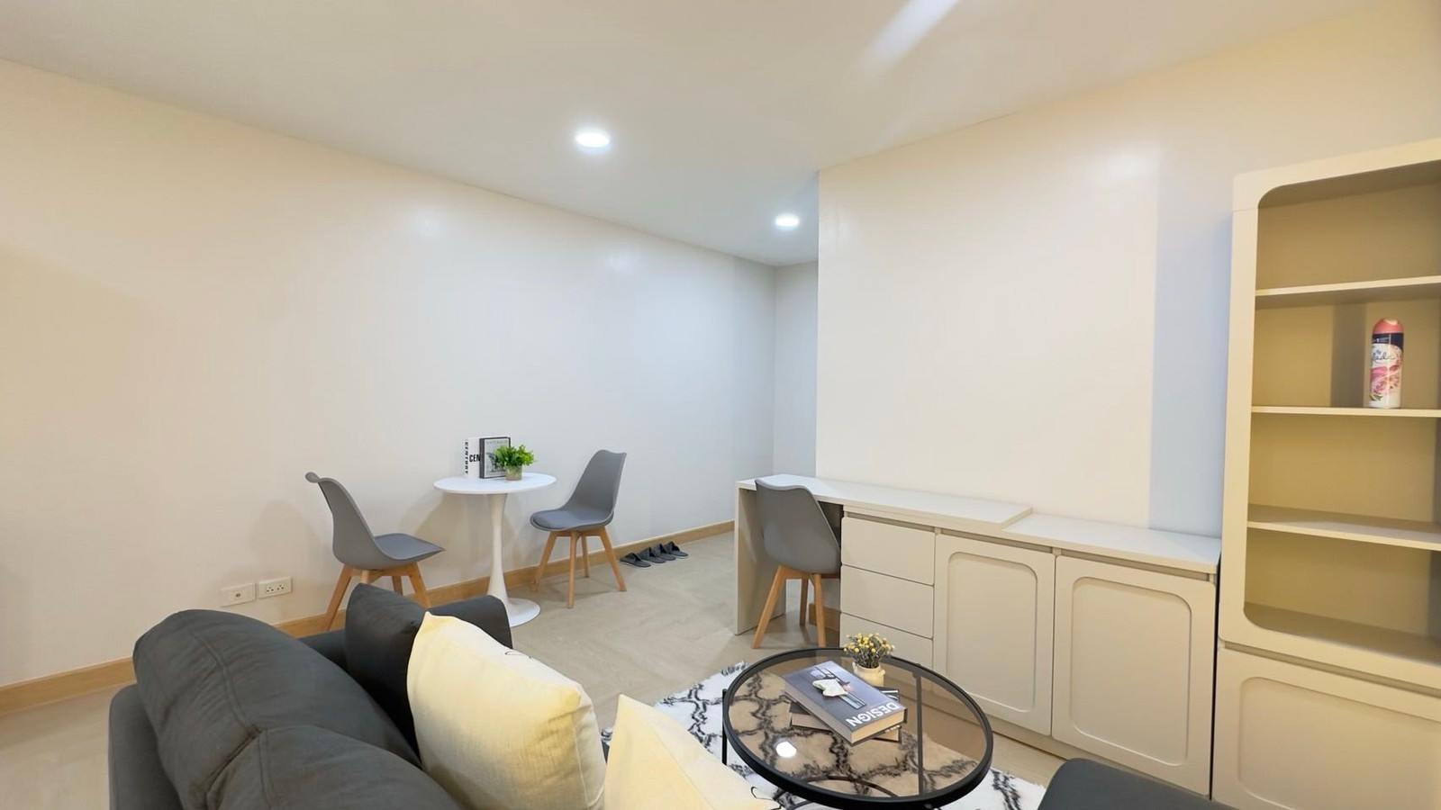 🎁 ห้องตกแต่งใหม่ พร้อมเฟอร์ครบยกเซ็ต  📈💰 ใครมองหาห้องไว้ลงทุน ลองดูตัวนี้! 🏙️ Regent Home 7/2 บางนา ทำเลบางนา ใกล้แหล่งงาน ห้าง โรงพยาบาล และสถานที่จัดงานสำคัญ – รูปที่ 3