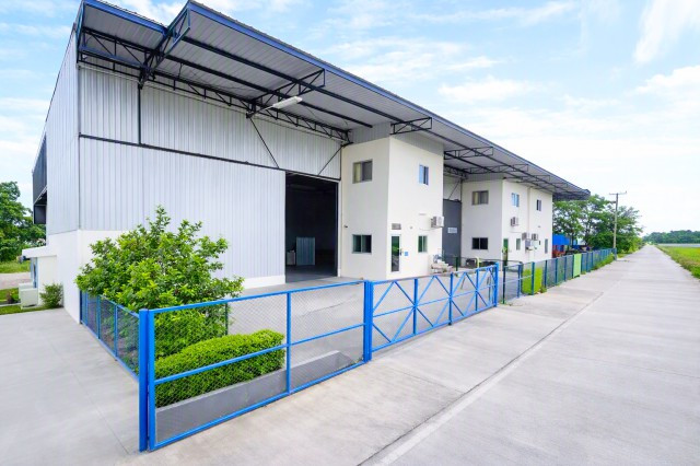 รถสิบล้อเข้าออกได้สะดวก สถานีจ่ายน้ำคลองสี่ คลองสี่ตะวันออก ให้เช่าโกดังแ ติดถนน Motorway มี 3 ออฟฟิศ 2 ห้องน้ำ 403 ตร.ม. บนที่ดิน 2 ไร่ รถสิบล้อเข้าออกได้สะดวก สถานีจ่ายน้ำคลองสี่ คลองสี่ตะวันออก ให้เช่าโกดังแ ติดถนน Motorway มี 3 ออฟฟิศ 2 ห้องน้ำ 403 ตร.ม. บนที่ดิน 2 ไร่