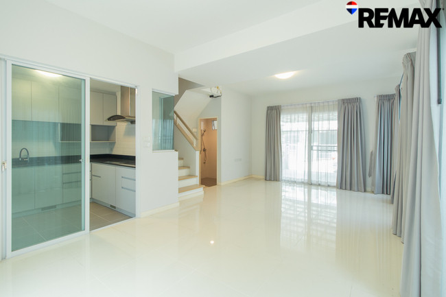 Semi-detached house for sale, Villaggio Pinklao-Salaya. Sala Thammasop-Phutthamonthon Road From Land and House, house on the edge of the house, has space, good condition. Semi-detached house for sale, Villaggio Pinklao-Salaya. Sala Thammasop-Phutthamonthon Road From Land and House, house on the edge of the house, has space, good condition.
