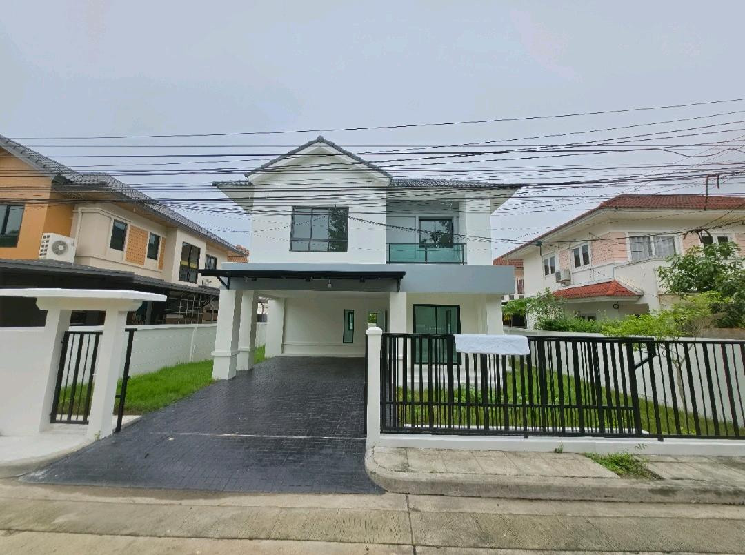 Single house for sale Perfect Place Village, Rattanathibet, beautiful house, newly renovated, close to the BTS only 800 meters.