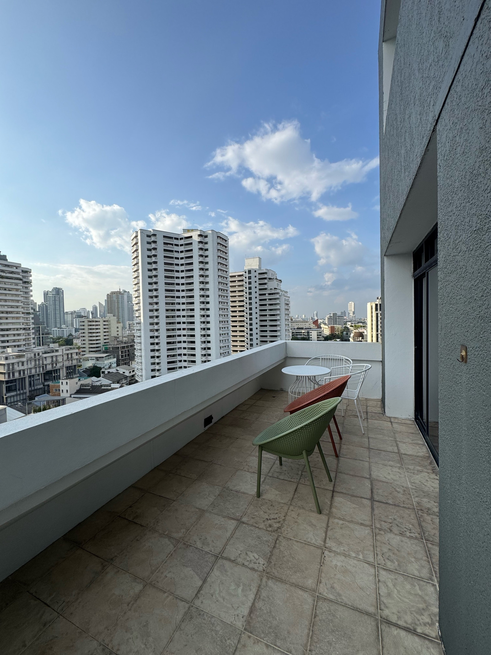 For Rent - Pet Friendly Duplex Apartment in Thonglor - Phrom Phong near XCL / Wells International School and 1 k.m from BTS Thonglor Station For Rent - Pet Friendly Duplex Apartment in Thonglor - Phrom Phong near XCL / Wells International School and 1 k.m from BTS Thonglor Station