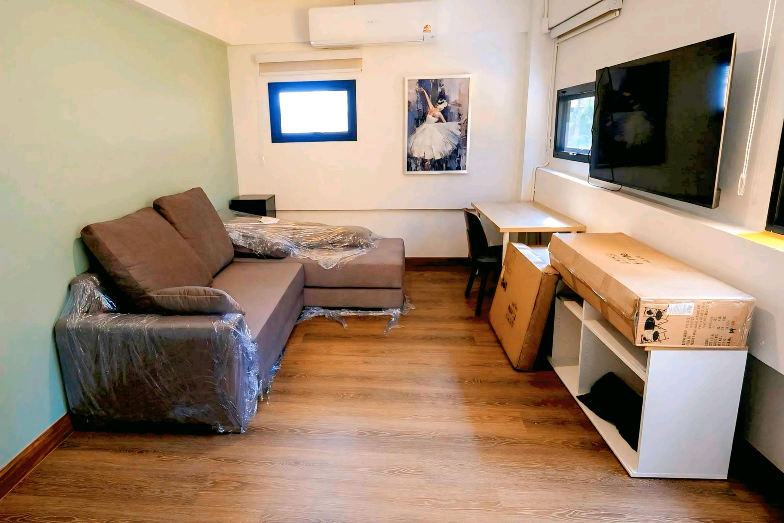 Newly decorated apartment, corner room, 60 sq m, balcony on 3 sides, new furniture, opposite RIS, free room cleaning. – รูปที่ 2
