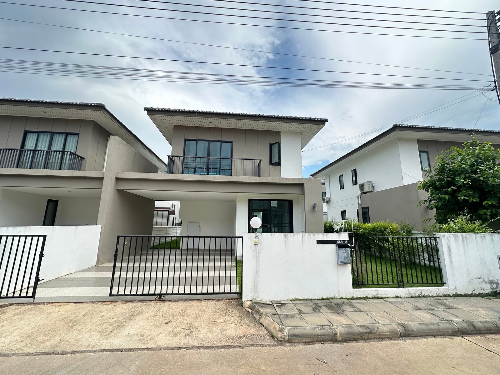 House for rent, Chatphet Maliwan Village.
