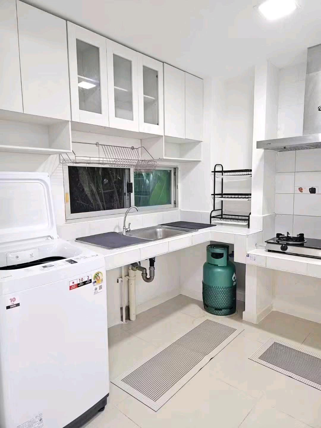 ขายบ้านรีโนเวทใหม่ ถนนกรุงเทพกรีฑาซอย 7  ใกล้แยกลำสาลี รามคำแหง ติดแอร์ทั้งหลังพร้อมเฟอร์ – รูปที่ 3
