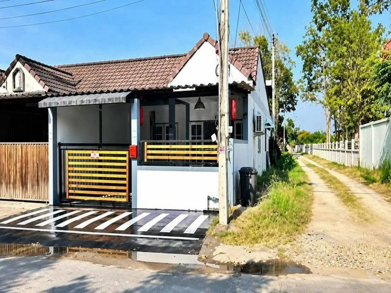 ขายบ้านบางพระ ศรีราชา (ซอยเทศบาล 7/7) หลังริม แถมแอร์ ครัวบิวท์อิน ขายบ้านบางพระ ศรีราชา (ซอยเทศบาล 7/7) หลังริม แถมแอร์ ครัวบิวท์อิน