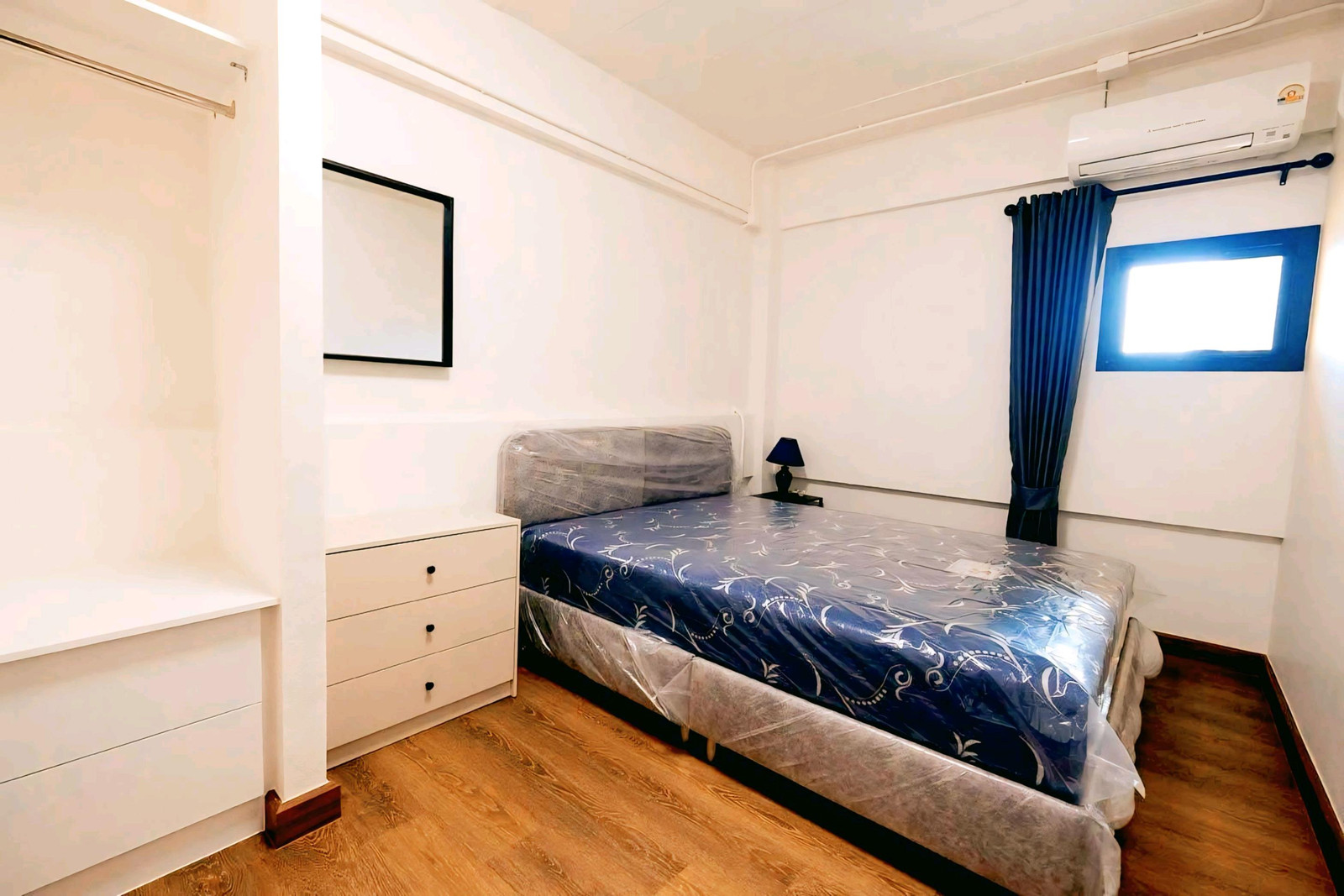 Newly decorated apartment, corner room, 60 sq m, balcony on 3 sides, new furniture, opposite RIS, free room cleaning. Newly decorated apartment, corner room, 60 sq m, balcony on 3 sides, new furniture, opposite RIS, free room cleaning.