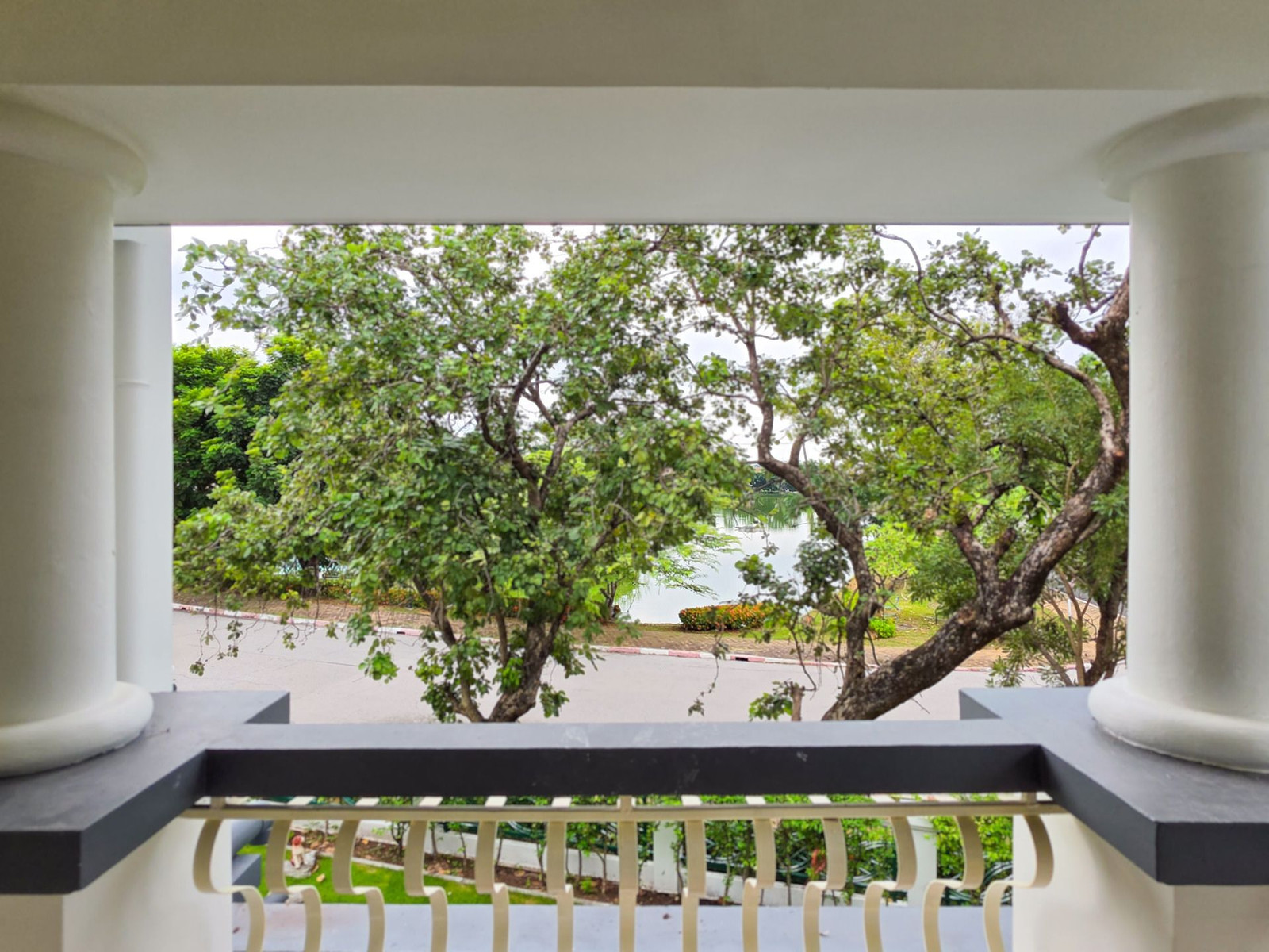 House for rent, Land and House Park Khon Kaen, corner house, not next to anyone, lake view.