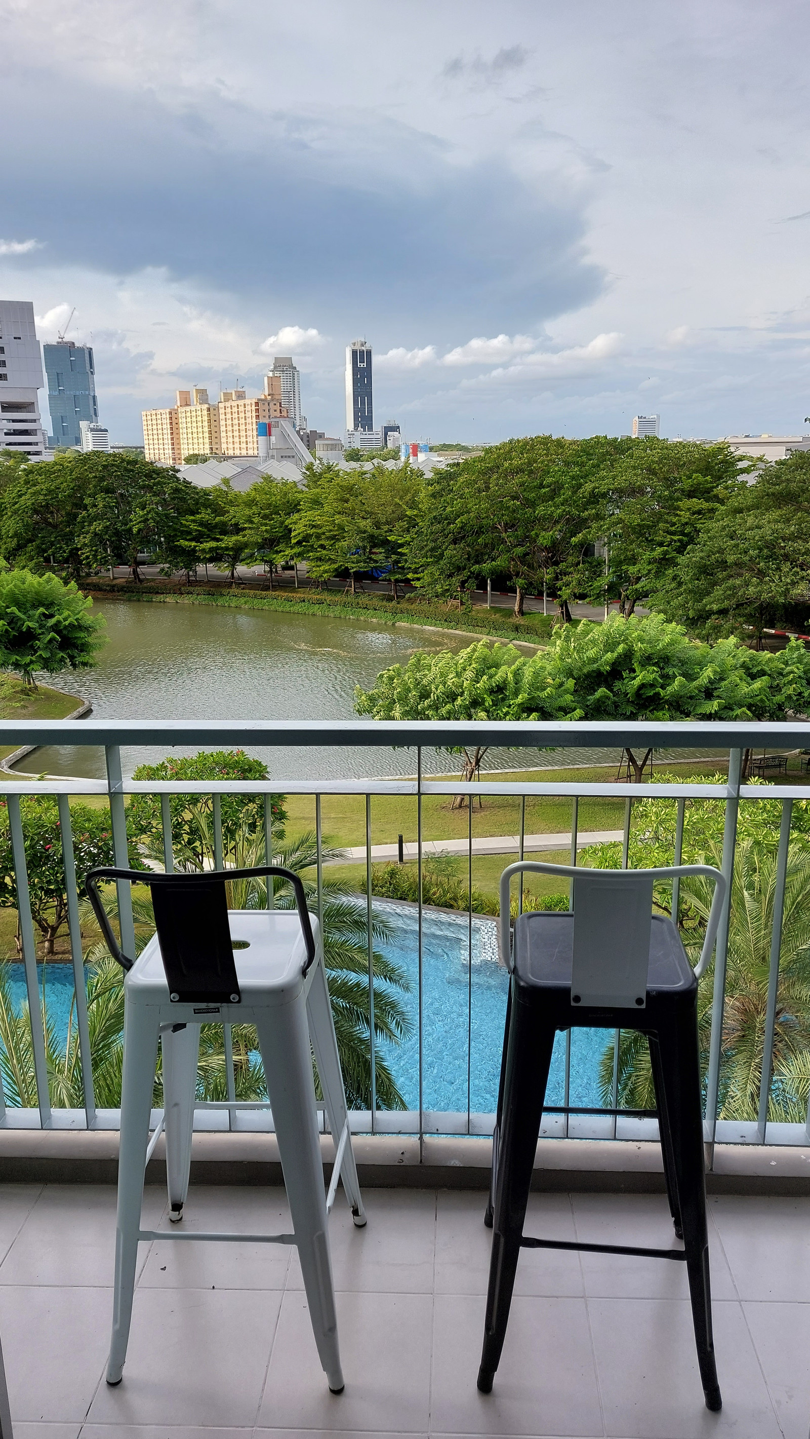 Condo for rent, Parkland Lakeside, swimming pool view, lakeside, 5th floor, Building 1 Condo for rent, Parkland Lakeside, swimming pool view, lakeside, 5th floor, Building 1