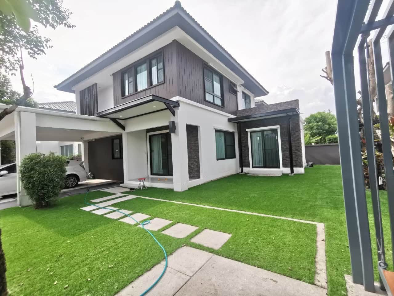 ให้เช่าบ้านเดี่ยวโครงการ มัณฑนา บางนา กม 7 ( Mantana Bangna Km.7 ) ตกแต่งพร้อมอยู่ ใกล้เมกะบางนาและโรงเรียนนานาชาติ ส่วนกลางครบครัน -RW008439 – รูปที่ 3