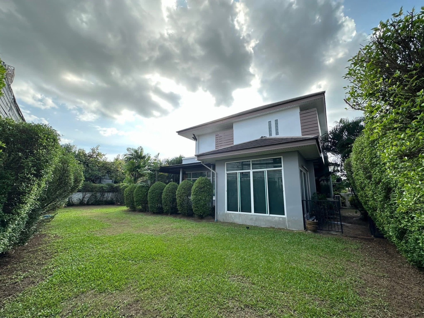ปล่อยเช่าบ้านหรู หลังใหญ่ หมู่บ้านฉัตรเพชรการ์เด้นวิวล์ – รูปที่ 2