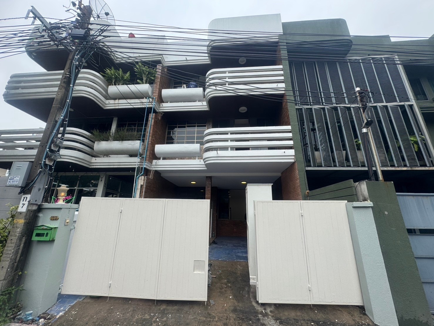 Rent I Townhouse Ekkamai 28