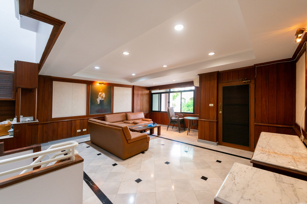 ขายทาวน์โฮม 4 ชั้น ซอยรามคำแหง 43-1 แถมเฟอร์ ใกล้โรงเรียนบดินทร์เดชา ขนาด 30 ตรว – รูปที่ 2