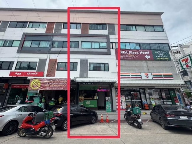 Commercial building for rent, size 210 sq m, 4 floors, Rama 3 location, near Central / Lotus, parking available, next to the main road, good trading location.
