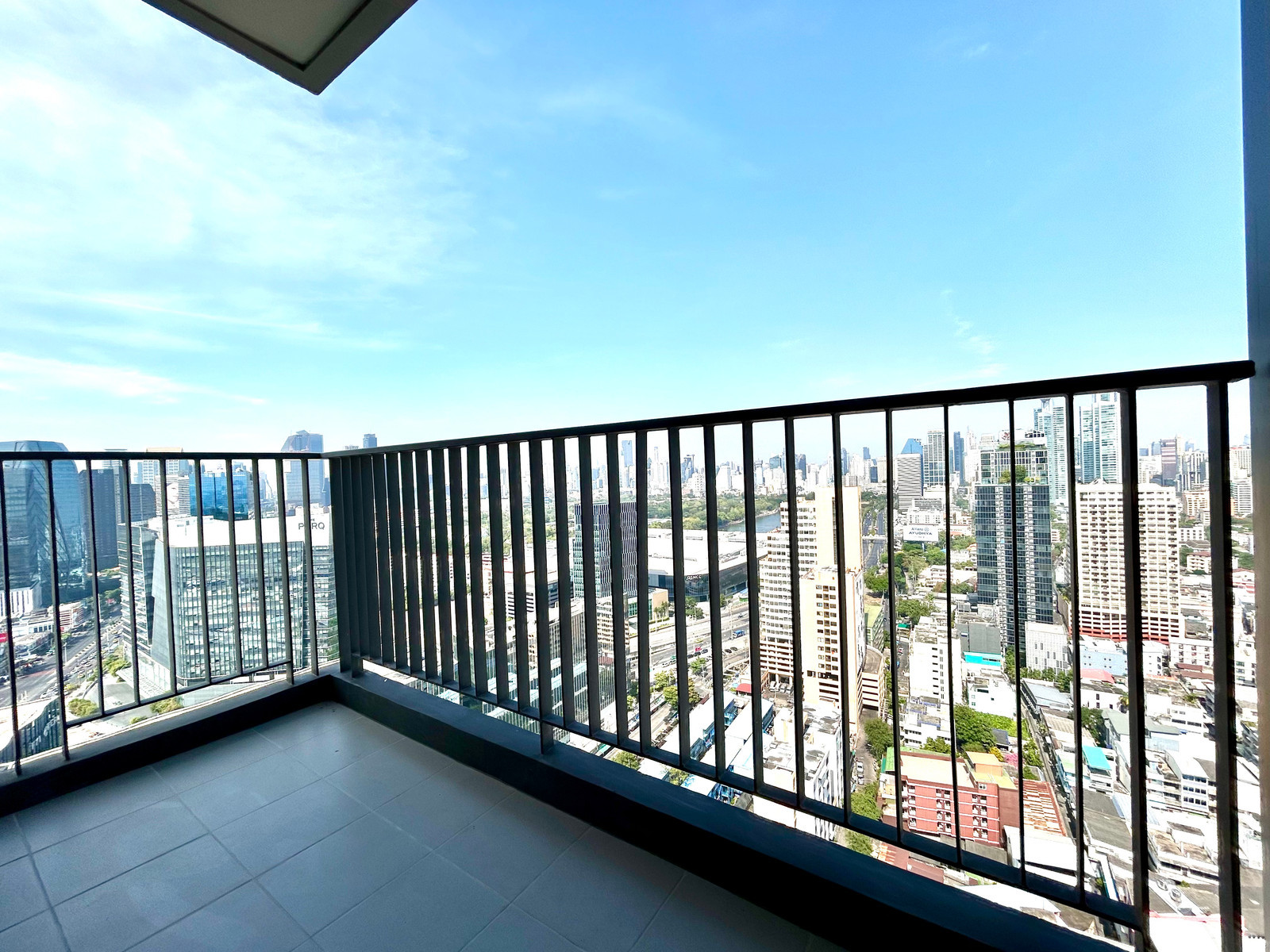ให้เช่าด่วน!!! ห้องใหม่! Life Rama4-Asoke วิวสวยจึ้ง!  BTS อโศก,MRT สุขุมวิท 60ตรม พร้อมอยู่ เพียง 45,000บาท/เดือน – รูปที่ 4