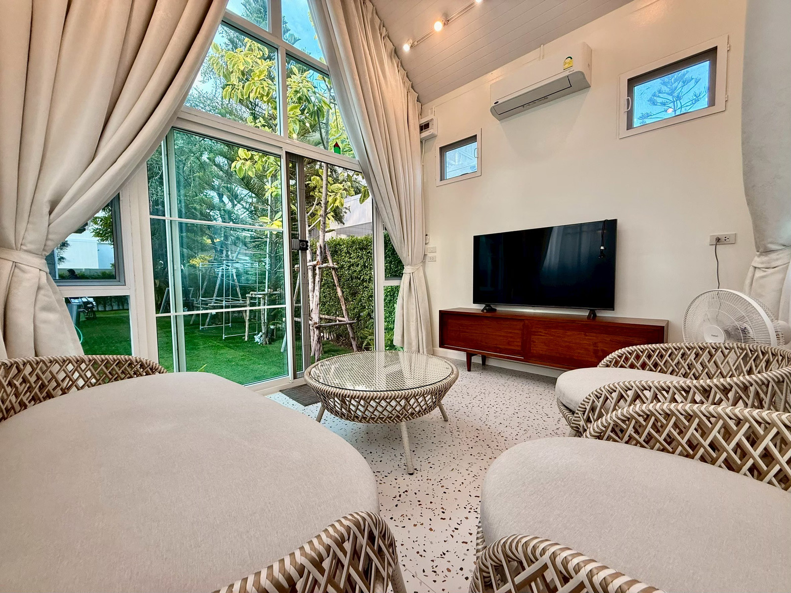 Single house for rent, Villaggio(2) Srinakarin–Bangna. Large detached house in front of the garden, no house opposite. Ready to move in immediately.