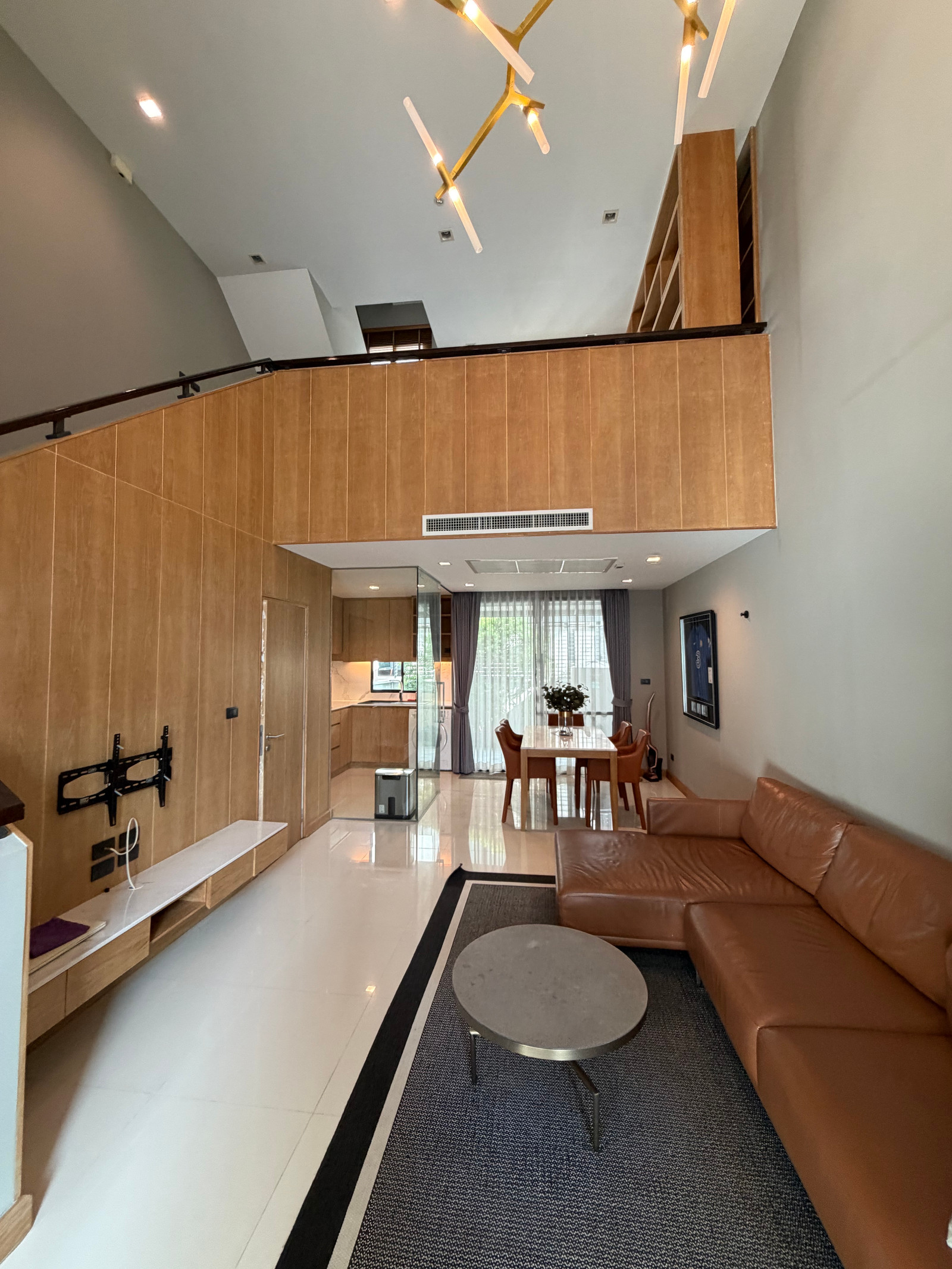 ขายทาวน์โฮม 3.5 ชั้น บ้านกลางเมืองวิภาวดี64 พร้อมเฟอร์บิ้วอิน