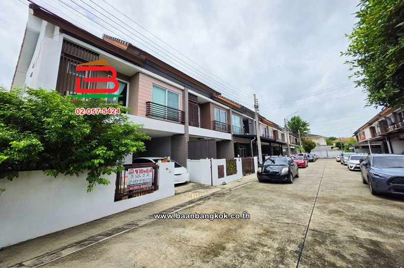 ทาวน์โฮม 2 ชั้น (หลังริม) เนื้อที่ 28.4 ตร.ว. เดอะ ฟรอนท์ วัชรพล : The Front Watcharaphon ซอยคุณพ่อลบนาคอุไร ถนนวัชรพล แขวงท่าแร้ง เขตบางเขน – รูปที่ 3