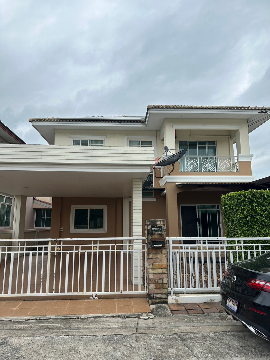 Announcement topic: For rent, 2-story detached house, 4 bedrooms, 2 bathrooms, 1 kitchen and 1 office room, 1st floor, parking for 2 cars, total usable area 180 square meters, good condition, has air conditioning in every room, price 25,000 baht per month Announcement topic: For rent, 2-story detached house, 4 bedrooms, 2 bathrooms, 1 kitchen and 1 office room, 1st floor, parking for 2 cars, total usable area 180 square meters, good condition, has air conditioning in every room, price 25,000 baht per month