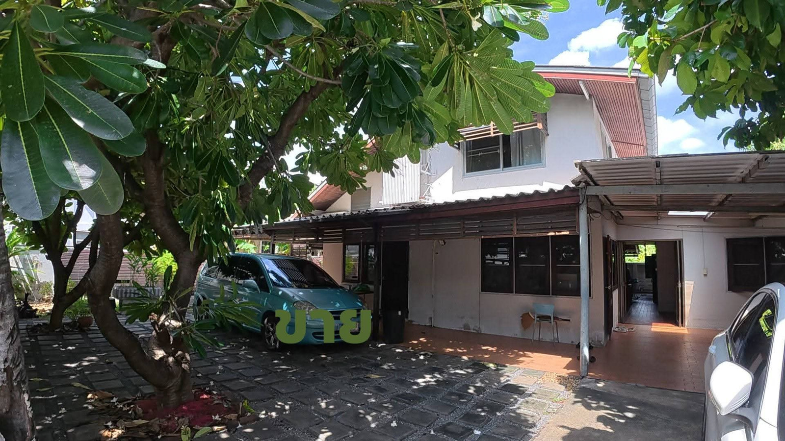 🔥 Single house 103 sq m in the heart of Sutthisan — large area, private, not easy to find in this location! 🏡 2-story detached house for sale, Loft style, Soi Inthamara 37.