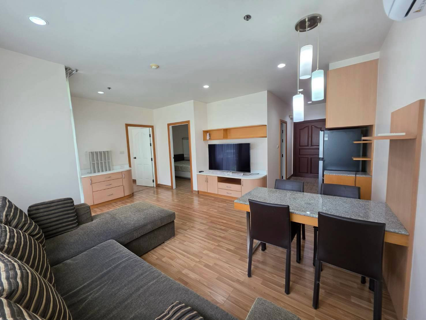 Condo for rent PG Rama 9 near MRT Rama 9 Tel. 099-998-3897 Condo for rent PG Rama 9 near MRT Rama 9 Tel. 099-998-3897