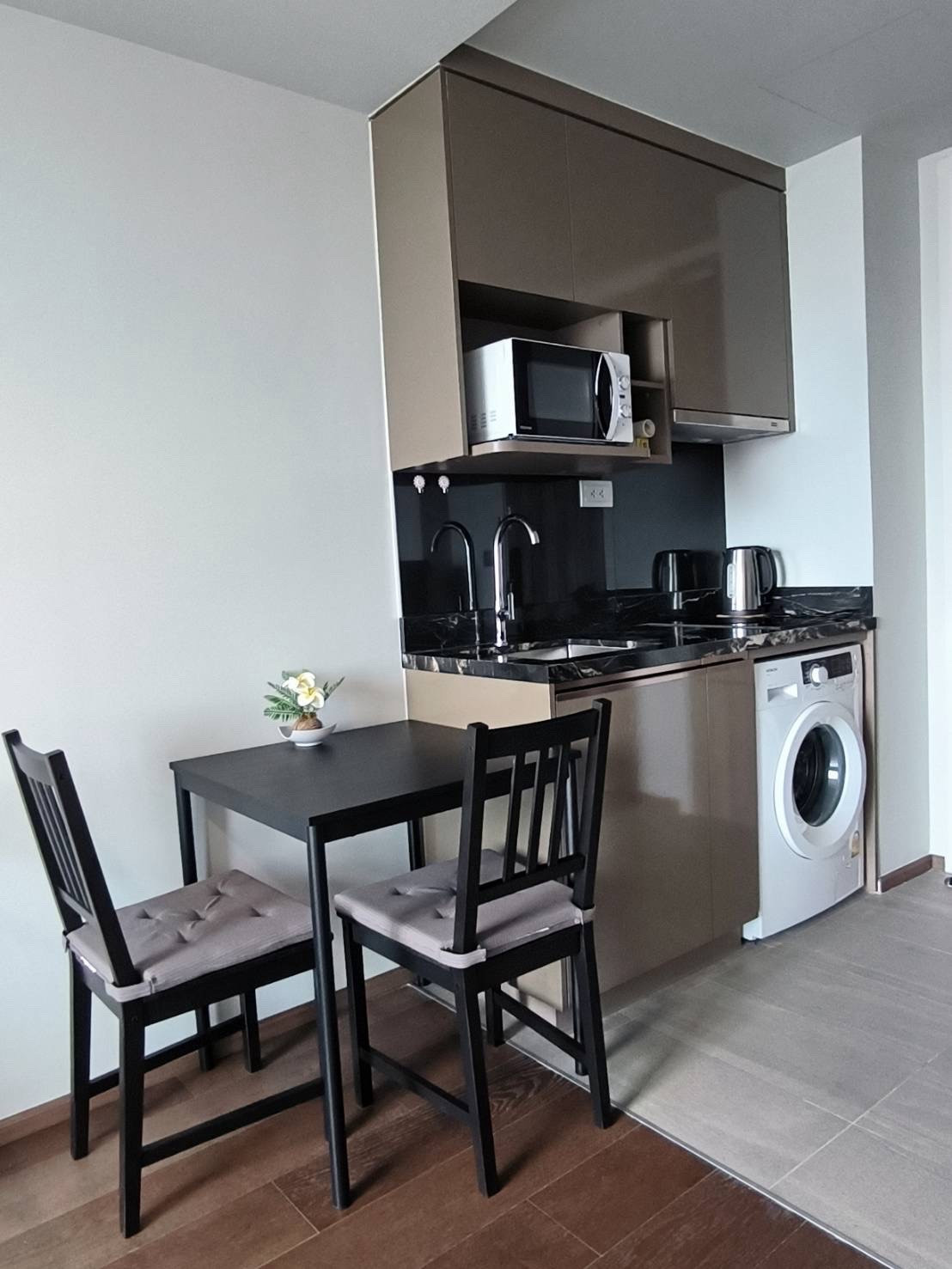 ขายขาดทุน Ideo Q sukhumvit 36 ทองหล่อ ชั้น 21+ ราคา 5,690,000 บาท พร้อมเสิร์ฟ !! 1 Bed 35 sq.m Stack 