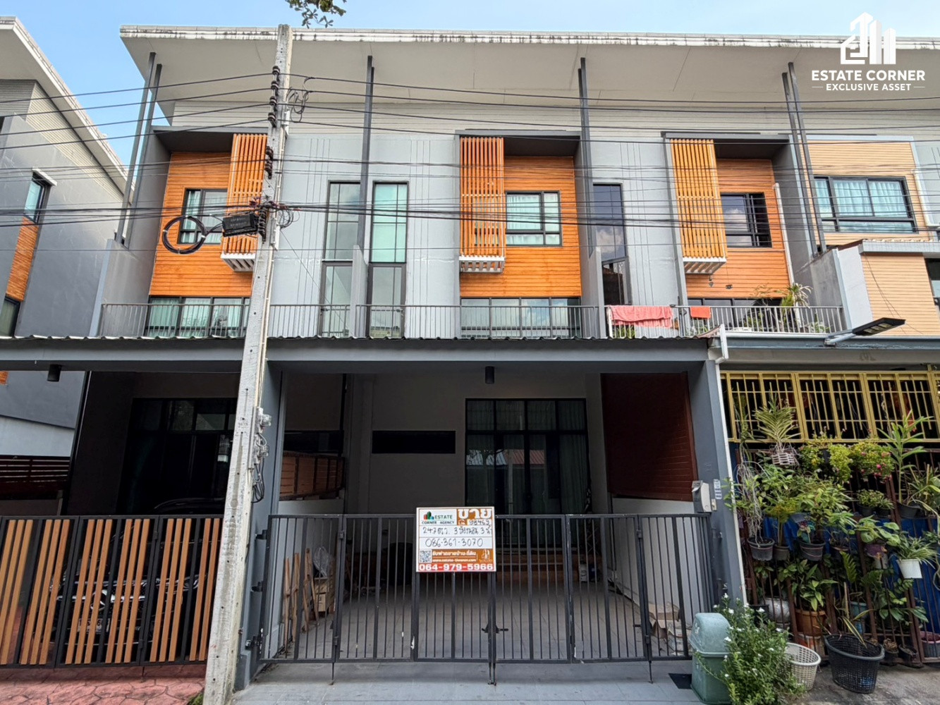 Townhome for sale, Eco Space Bangna-Wongwaen, on the Bangna location. Townhome for sale, Eco Space Bangna-Wongwaen, on the Bangna location.