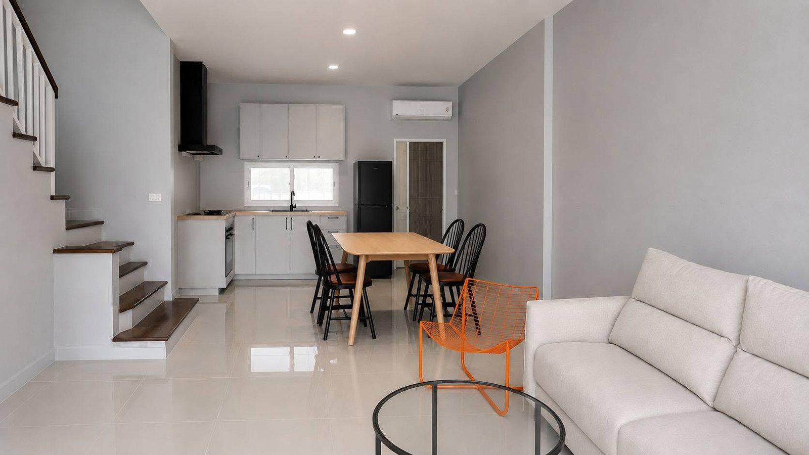 TOWN AVENUE SRINAKARIN 3-storey townhome 22 sq.w. 195 square meters. 3 bedrooms / 4 bathrooms 2 cars TOWN AVENUE SRINAKARIN 3-storey townhome 22 sq.w. 195 square meters. 3 bedrooms / 4 bathrooms 2 cars