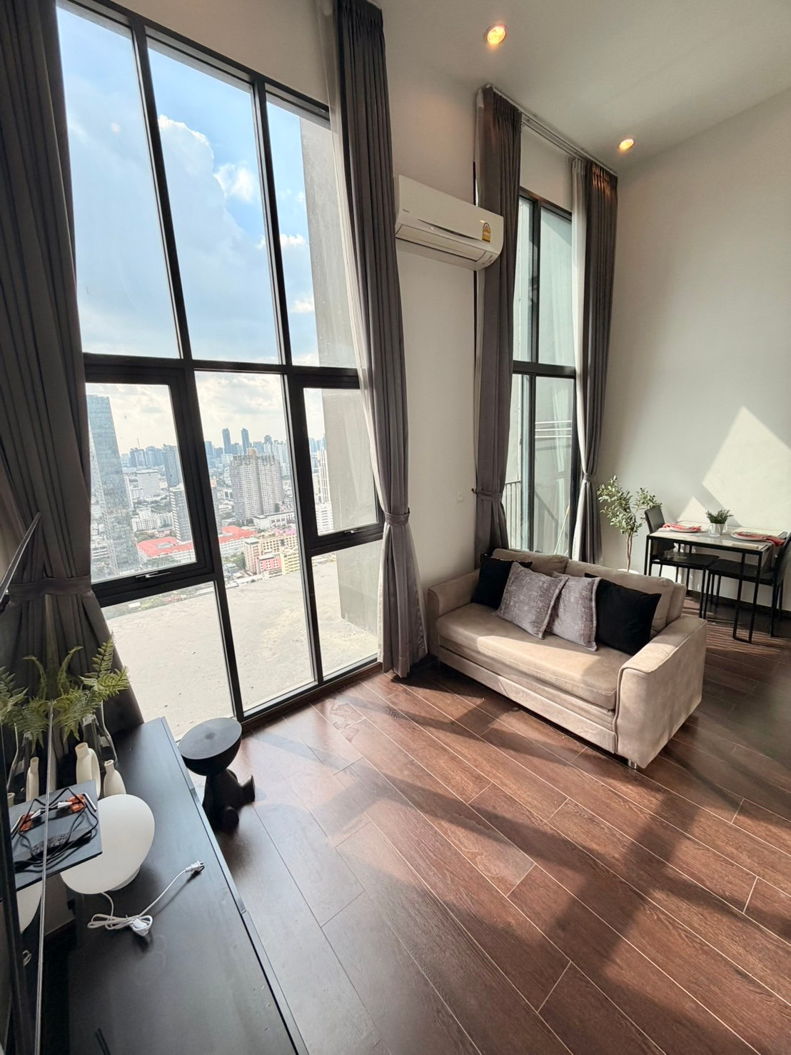 *** ให้เช่าคอนโด : ซี เอกมัย Duplex ห้องสวย เฟอร์ครบ เพดานสูง วิวเมือง (C Ekkamai) *** *** ให้เช่าคอนโด : ซี เอกมัย Duplex ห้องสวย เฟอร์ครบ เพดานสูง วิวเมือง (C Ekkamai) ***
