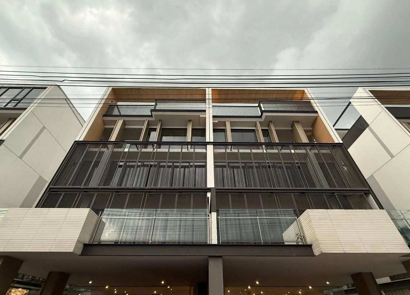 📌 ปล่อยเช่า / ขาย : อาคารสำนักงานในพระราม 9 , ขนาด 560 sqm , 40 sqw , แอร์ 9 ตัว , ที่จอดรถ 6 คัน , ตึก 5 ชั้น ** เหมาะทำ สำนักงาน / คลีนิค etc ** 📌 Rental / Selling : Home Office In Rama 9 , 560 sqm , 40 sqw , Air 9 , 6 Parking Lot , 5 Storeys 📌 ปล่อยเช่า / ขาย : อาคารสำนักงานในพระราม 9 , ขนาด 560 sqm , 40 sqw , แอร์ 9 ตัว , ที่จอดรถ 6 คัน , ตึก 5 ชั้น ** เหมาะทำ สำนักงาน / คลีนิค etc ** 📌 Rental / Selling : Home Office In Rama 9 , 560 sqm , 40 sqw , Air 9 , 6 Parking Lot , 5 Storeys