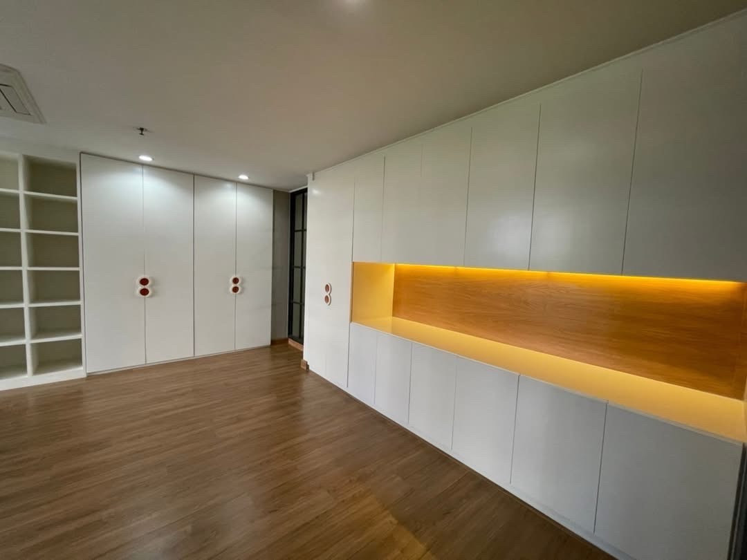 🏡 Condo for Rent: Baan Prompong ✨ Spacious 209 sq.m. | 3 Bedrooms | 3 Bathrooms, 6th Floor 🏡 Condo for Rent: Baan Prompong ✨ Spacious 209 sq.m. | 3 Bedrooms | 3 Bathrooms, 6th Floor