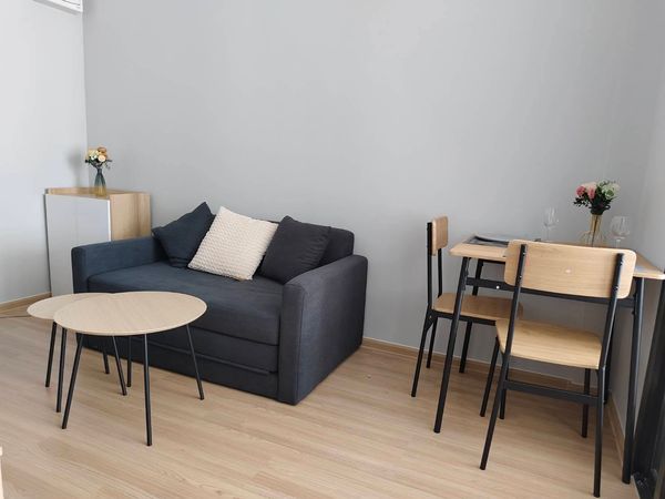The room is fully furnished and ready to move in immediately. Convenient travel, close to the BTS within walking distance.