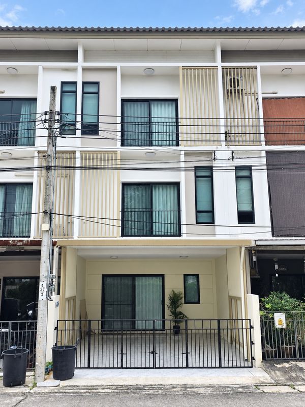 พาทิโอ ศรีนครินทร์ - พระราม 9 / 4 ห้องนอน (ขาย), Patio Srinakarin - Rama 9 / 4 Bedrooms (FOR SALE) BZD276
