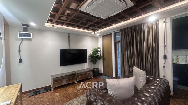 คอนโด 2 ห้องนอนให้เช่า ทองหล่อ | 100 ตร.ม. | Brown Brick Thonglor