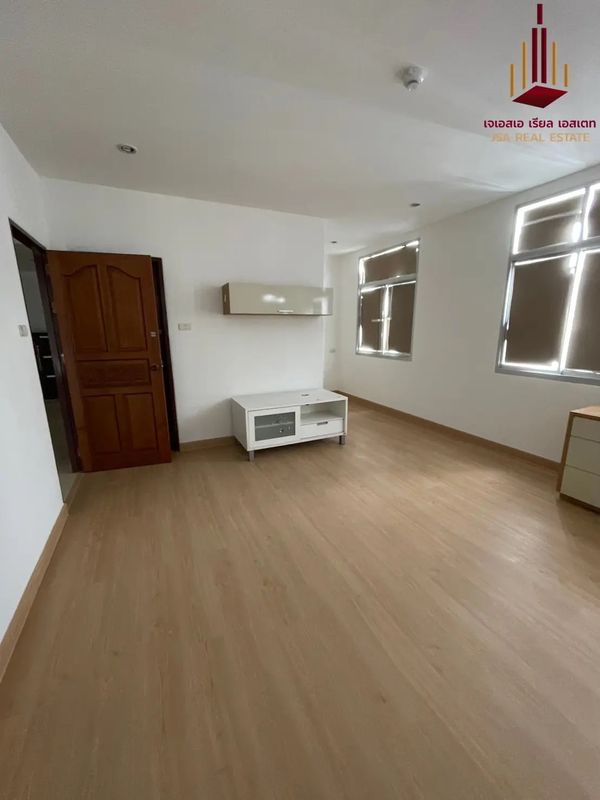 🔥Urgent, best price🔥Below appraisal 🔥 Condo for sale, Baan Klang Krung Resort, Ratchada Soi 7 💥 Large room 100 sq m.
