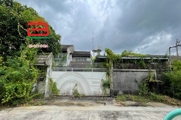 Land with house, Charoensuk, Soi Ratchada 36, ​​area 155 sq m. (near Ratchada Criminal Court), Chandrakasem Subdistrict, Chatuchak District.