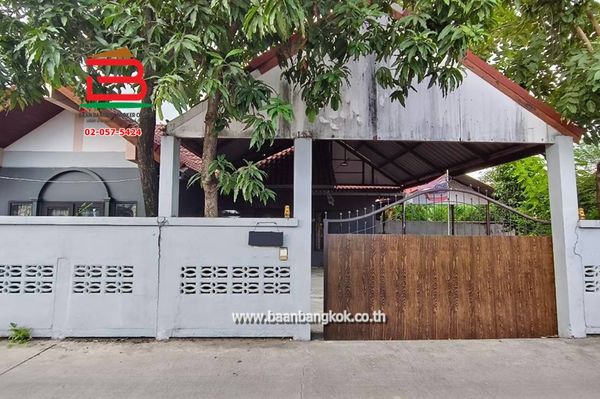 บ้านเดี่ยว เนื้อที่ 60 ตร.ว. ซอยไสวประชาราษฎร์ 17 (ใกล้ตลาดเอซีคลอง 4) ถนนพหลโยธิน ตำบลลาดสวาย อำเภอลำลูกกา จังหวัดปทุมธานี