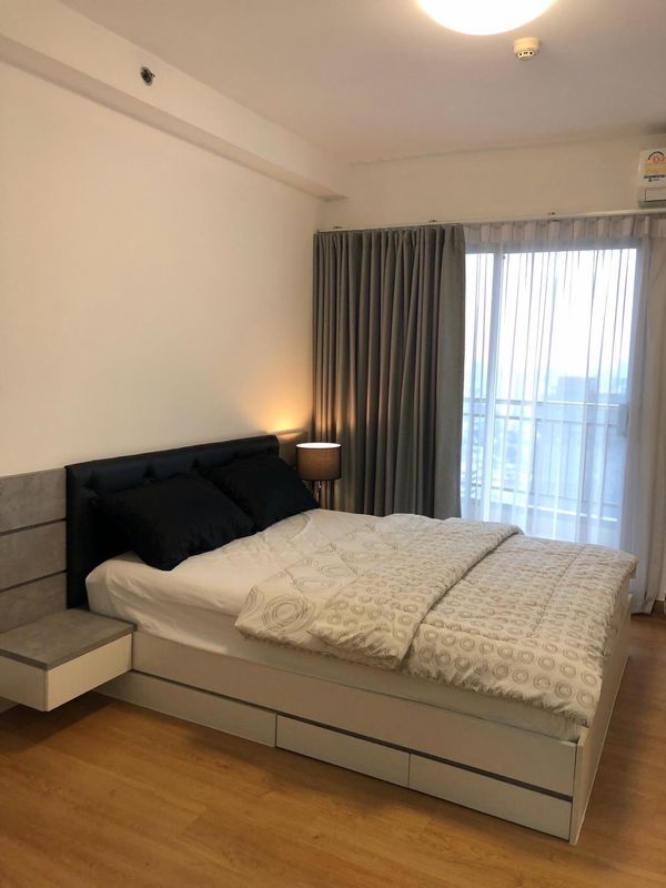 Supalai Park Ekkamai-Thonglor | Spacious unit , high floor with nice view ! 