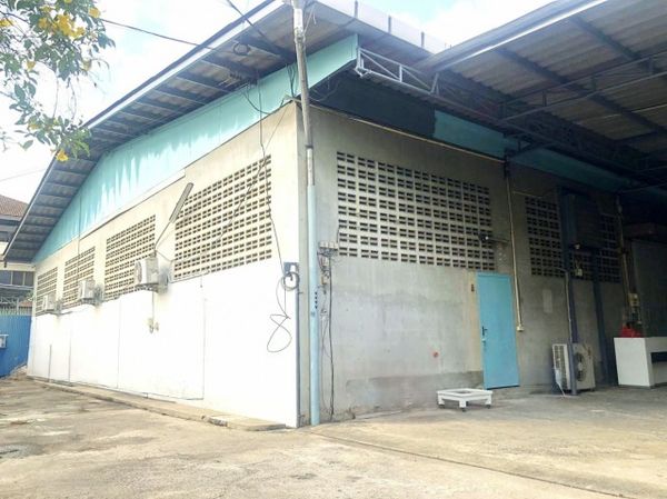 ChomThong. Over 1,100 sq.m. Warehouse for rent at Wat Nakhanimit SukSawat1-4 with office and air con