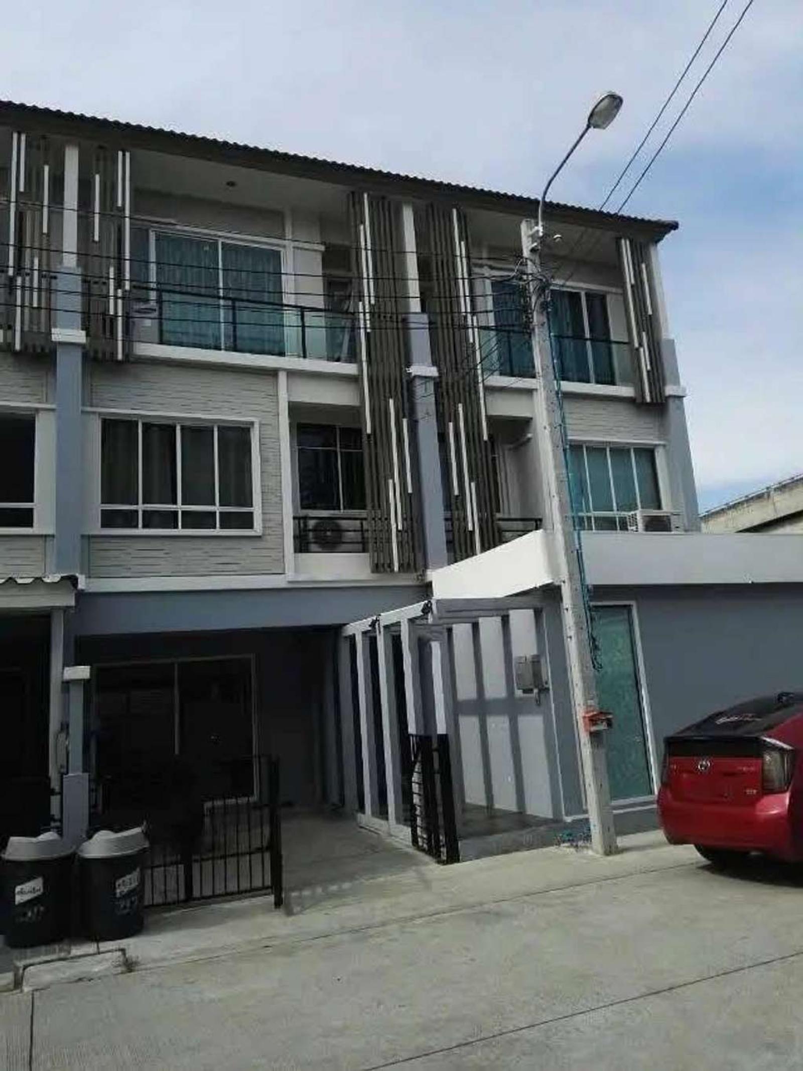 Corner unit (end unit), 2-unit width, spacious as a detached house 🏡 The Plant Citi Chaengwatthana / 6 Bedrooms (For Sale) BNS242 Corner unit (end unit), 2-unit width, spacious as a detached house 🏡 The Plant Citi Chaengwatthana / 6 Bedrooms (For Sale) BNS242